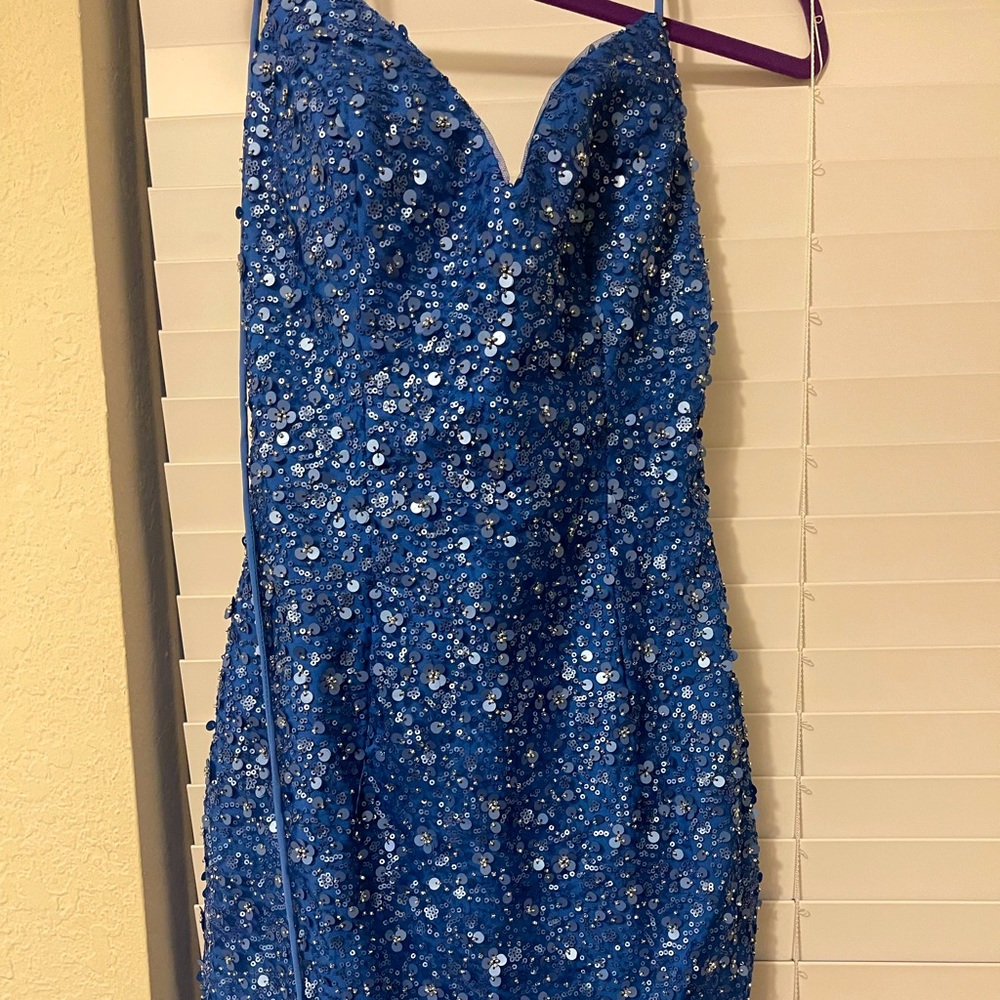 Pretty bodycon blue sequins dress